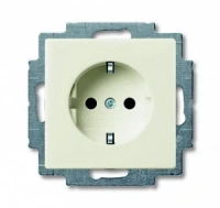 Розетка 220v c/з и шторками chalet белая ABB Basic 55 2CKA002013A5339