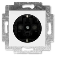 Розетка 220в с/з со шторками ABB Levit белый - дымчатый чёрный 2CHH203457A6062