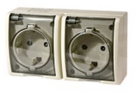 Розетка с заземлением двойная без шторок с крышкой Simon 15 Aqua 1594433-031