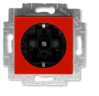 Розетка 220в с/з со шторками ABB Levit красный - дымчатый чёрный 2CHH203457A6065