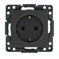 Розетка со шторками с/з черная EKF EZR16-028-10