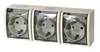 Розетка с заземлением тройная без шторок с крышкой Simon 15 Aqua 1594437-031