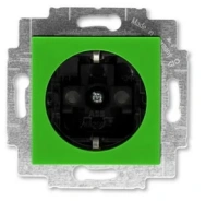 Розетка 220в с/з со шторками ABB Levit зеленый - дымчатый чёрный 2CHH203457A6067