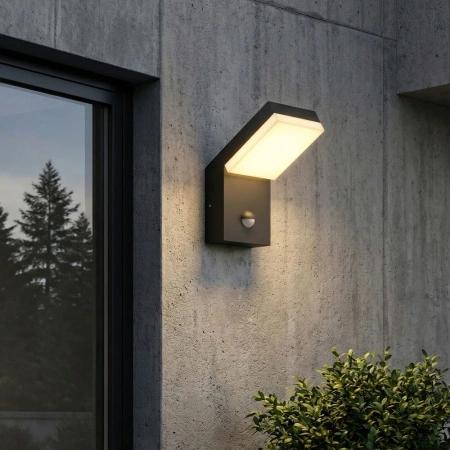 Уличный настенный светильник с датчиком движения Sensor 3000K IP54 Elektrostandard 1541 TECHNO LED черный