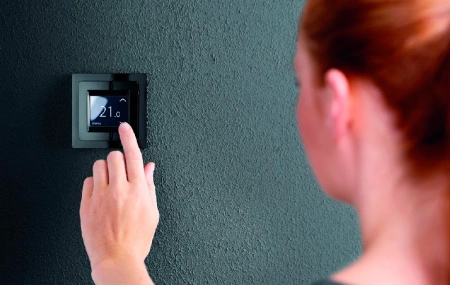 Терморегулятор Devireg Touch black (140F1069)
