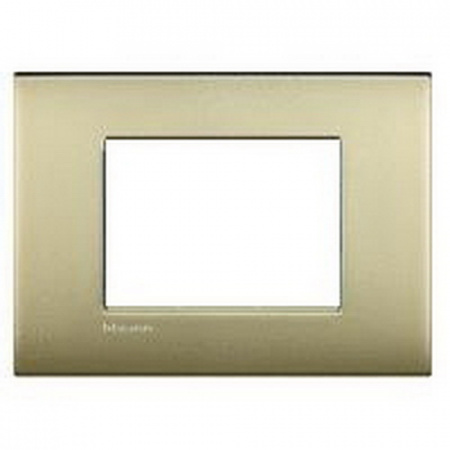 Рамка 3 мод Нейтральный Матовое золото Bticino LivingLight LNC4803OF